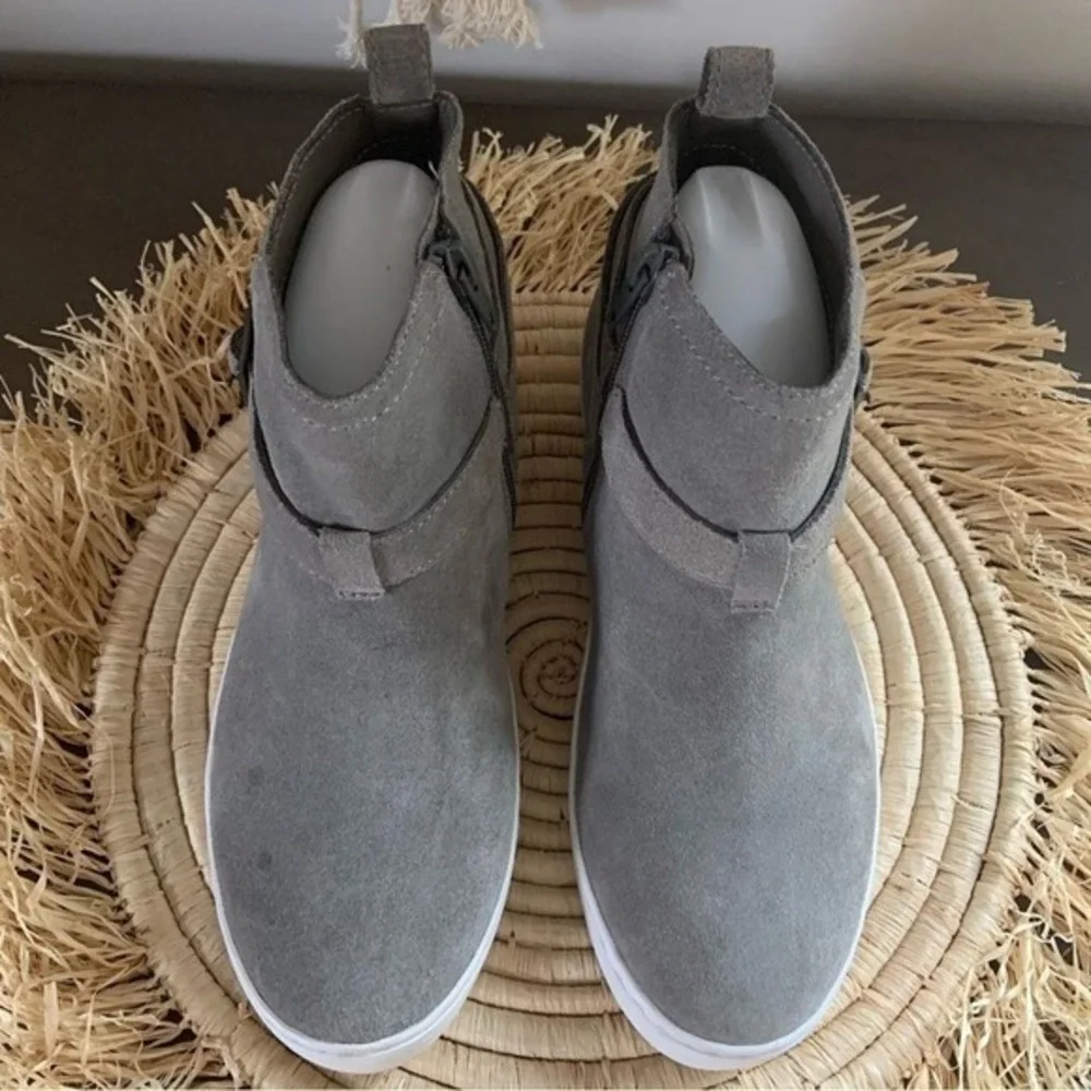 VIONIC Women's Mitzi High Top Sneakers Weather Resistant Gray Suede Size 6